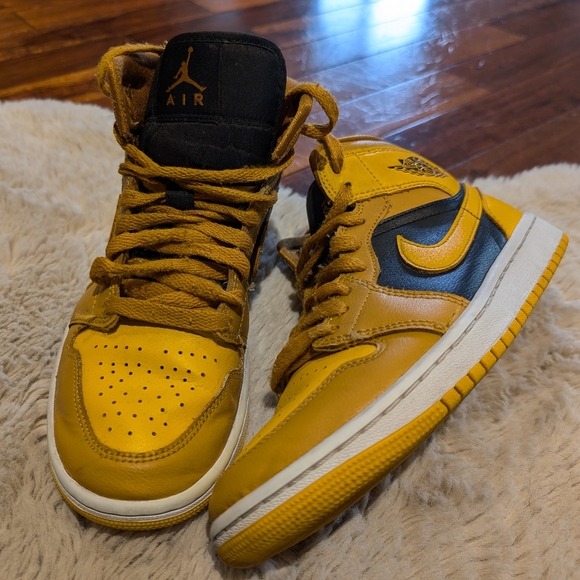 Nike Air Jordan Youth - Picture 1 of 4